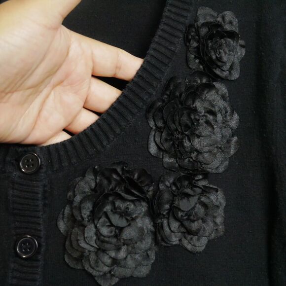 Torrid Womens Size 1 Black Cardigan w Flower Decor Button Up Sweater - Picture 5 of 12
